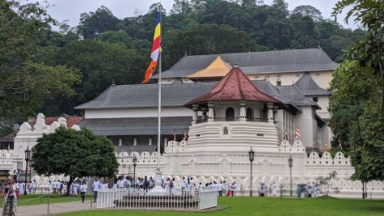 Temple of the Sacred Tooth Relic-4